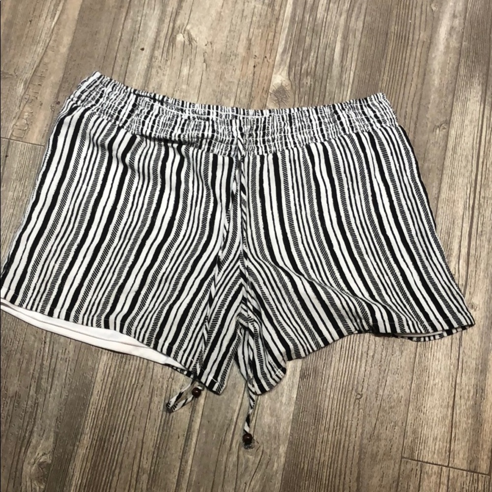 Apt 9 Shorts XS